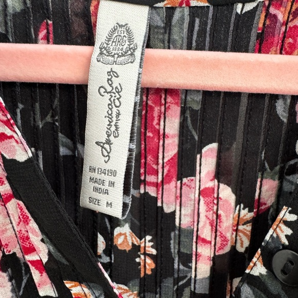 American Rag Cie black floral split neck top - Picture 5 of 8